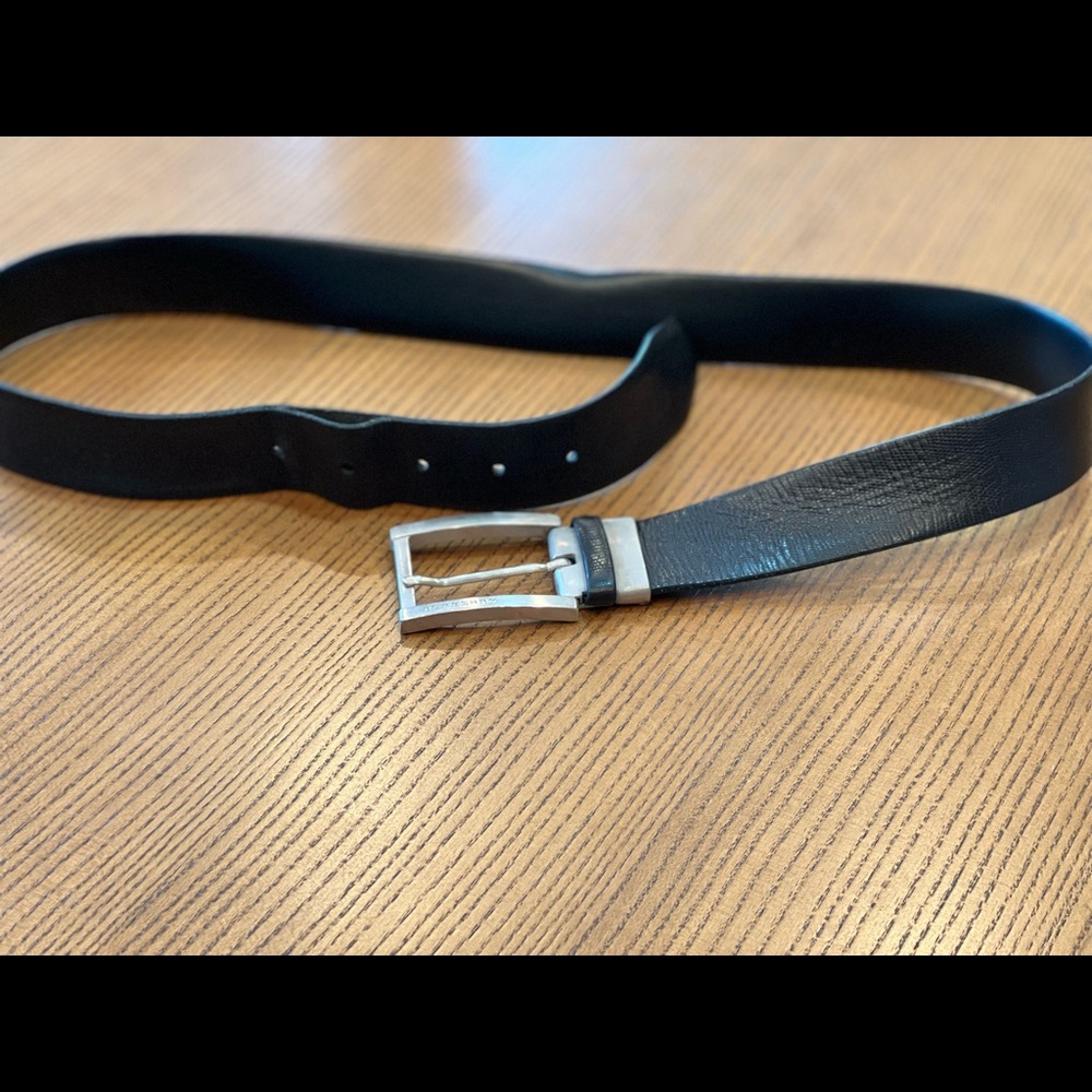 Burberry men’s black leather belt size 105/42 (Italian sizing) fits 34” waist